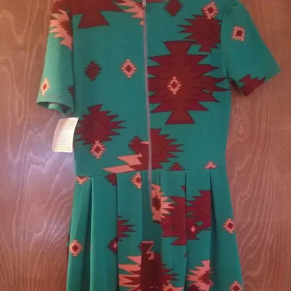 NWT LuLaRoe Amelia Green and Red Aztec Pattern Dress with Pockets Sz S - Picture 9 of 9